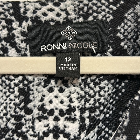 Ronni Nicole Snakeskin Print dress size 12 - Picture 2 of 4